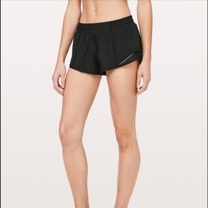 Lululemon Hotty Hot Short II 2.5”